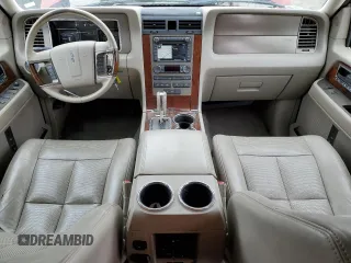 2014 Lincoln Navigator z VIN 5LMJJ2J55EEL06038, wystawiony jako Copart lot #49721105 z przebiegiem 97 659 mil mil oraz Szkoda całkowita • Salvage title. Historia ofert i sprzedaży dostępna na DreamBid. Obrazek 8.