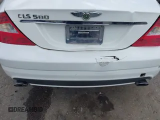 2006 Mercedes-Benz CLS 500 с VIN WDDDJ75X26A062201, выставлен на аукционе IAAI как лот 42121649 с пробегом 153 951 миль миль и . История ставок и продаж доступна на DreamBid. Изображение 6.