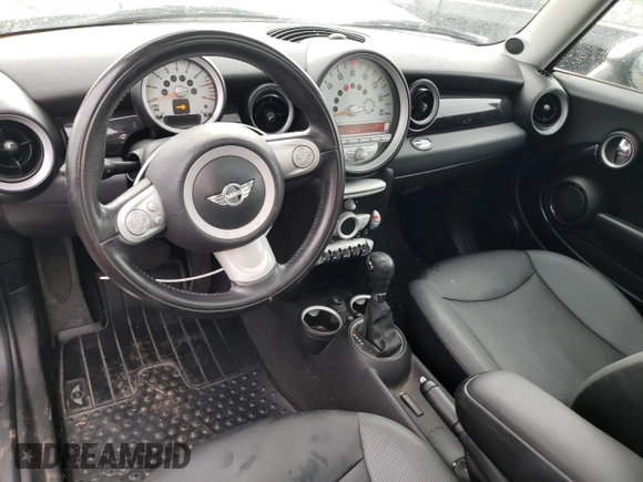 2009 MINI Hardtop z VIN WMWMF33509TW77714, wystawiony jako Copart lot #50618025 z przebiegiem 86 673 mil mil oraz Szkoda całkowita • Salvage title. Historia ofert i sprzedaży dostępna na DreamBid. Obrazek 8.
