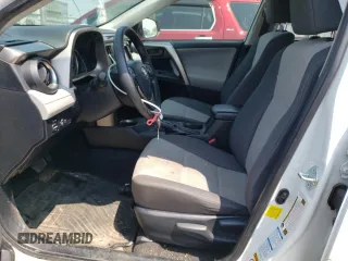 2015 Toyota RAV4 LE z VIN JTMBFREV4FJ020576, wystawiony jako Copart lot #58240325 z przebiegiem 231 392 mil mil oraz Czysty tytuł • Clean title. Historia ofert i sprzedaży dostępna na DreamBid. Obrazek 7.