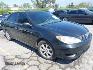 2006 Toyota Camry STD z VIN 4T1BE32K26U679521, wystawiony jako IAAI lot #42214455 z przebiegiem 295 212 mil mil oraz . Historia ofert i sprzedaży dostępna na DreamBid. Obrazek 1.