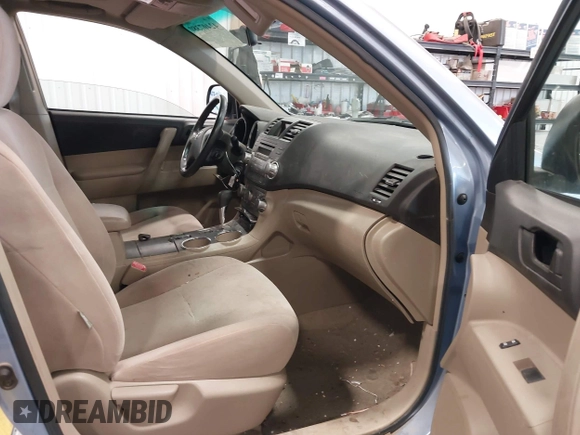 2009 Toyota Highlander z VIN JTEES41A692125192, wystawiony jako IAAI lot #42407380 z przebiegiem 362 168 mil mil oraz . Historia ofert i sprzedaży dostępna na DreamBid. Obrazek 5.