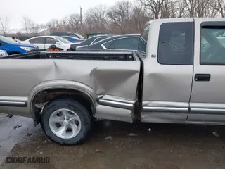 1999 Chevrolet S-10 LS with VIN 1GCCS19XXX8167877, listed as a IAAI auction lot 41557040 with 136,368 mi miles. Bid and sale history available at carsss.com. Image 6.