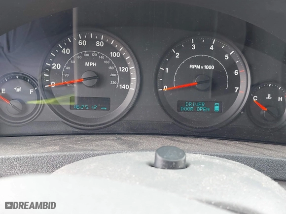 2005 Jeep Grand Cherokee Laredo with VIN 1J4GS48K65C570266, listed as a IAAI auction lot 42026624 with 162,512 mi miles. Bid and sale history available at carsss.com. Image 7.