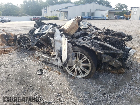 2015 Audi A8 4.0T with VIN WAUJ2AFD7FN010032, listed as a Copart auction lot 71555714 with Not provided miles and Non repairable. Bid and sale history available at DreamBid. Image 4.