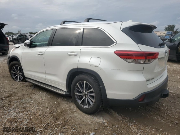 2018 Toyota Highlander SE with VIN 5TDJZRFH9JS541056, listed as a Copart auction lot 46634235 with 0 mi miles and Salvage Title. Bid and sale history available at carsss.com. Image 2.