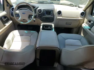 2003 Ford Expedition Eddie Bauer z VIN 1FMFU18L43LA54905, wystawiony jako Copart lot #56218915 z przebiegiem 129 587 mil mil oraz Czysty tytuł • Clean title. Historia ofert i sprzedaży dostępna na DreamBid. Obrazek 8.