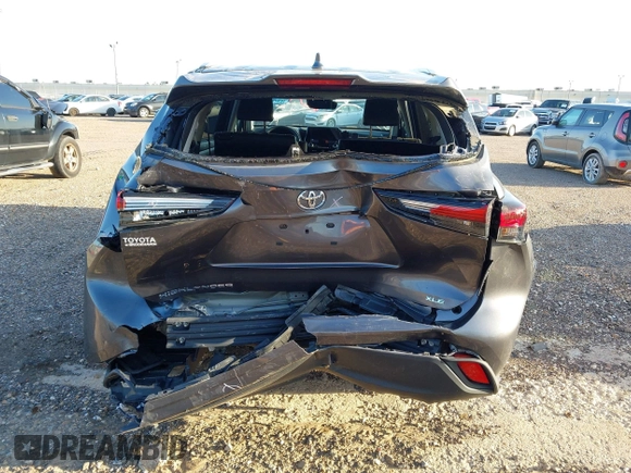 2024 Toyota Highlander LE z VIN 5TDKDRAH0RS528587, wystawiony jako IAAI lot #42002196 z przebiegiem 9 363 mil mil oraz . Historia ofert i sprzedaży dostępna na DreamBid. Obrazek 16.