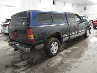 2000 Chevrolet Silverado 1500 LS with VIN 2GCEC19T3Y1333843, listed as a IAAI auction lot 41721344 with 1 mi miles. Bid and sale history available at carsss.com. Image 4.