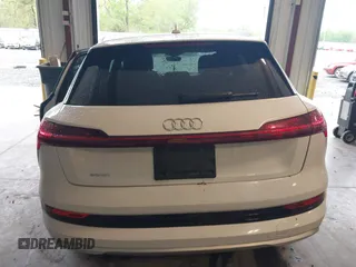 2019 Audi e-tron Premium Plus с VIN WA1LAAGE4KB023803, выставлен на аукционе IAAI как лот 42184693 с пробегом 30 746 миль миль и . История ставок и продаж доступна на DreamBid. Изображение 16.