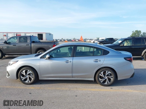 2025 Subaru Legacy Premium z VIN 4S3BWAD65S3018054, wystawiony jako IAAI lot #42728296 z przebiegiem 6 488 mil mil oraz . Historia ofert i sprzedaży dostępna na DreamBid. Obrazek 14.