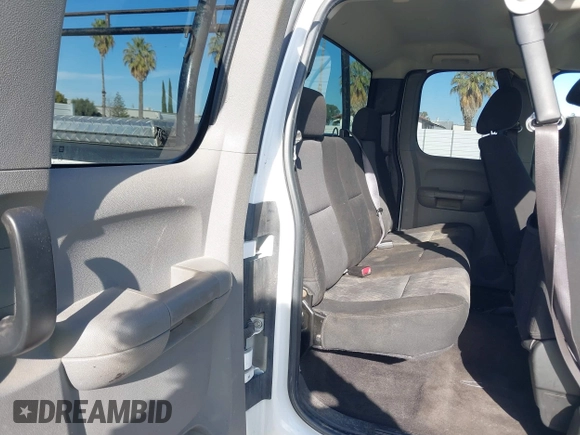 2011 GMC Sierra 2500HD Work Truck z VIN 1GT22ZCGXBZ155590, wystawiony jako IAAI lot #41712199 z przebiegiem 338 205 mil mil oraz . Historia ofert i sprzedaży dostępna na DreamBid. Obrazek 8.