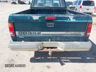 1995 Dodge Dakota z VIN 1B7GL23X3SS144109, wystawiony jako IAAI lot #41767996 z przebiegiem 204 670 mil mil oraz . Historia ofert i sprzedaży dostępna na DreamBid. Obrazek 6.