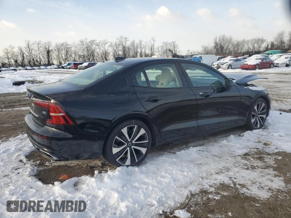 2022 Volvo S60 Momentum with VIN 7JRL12TZXNG161147, listed as a Copart auction lot 41370075 with 49,581 mi miles and Salvage Title. Bid and sale history available at carsss.com. Image 3.