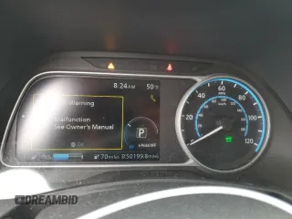 2019 Nissan LEAF SV z VIN 1N4AZ1CP1KC306656, wystawiony jako Copart lot #83686454 z przebiegiem 50 199 mil mil oraz Szkoda całkowita • Salvage title. Historia ofert i sprzedaży dostępna na DreamBid. Obrazek 9.