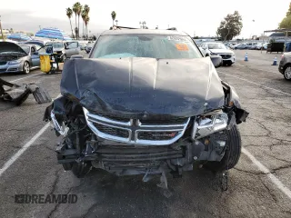 2017 Dodge Journey SXT z VIN 3C4PDCBG1HT518065, wystawiony jako Copart lot #82602904 z przebiegiem 132 527 mil mil oraz Czysty tytuł • Clean title. Historia ofert i sprzedaży dostępna na DreamBid. Obrazek 5.
