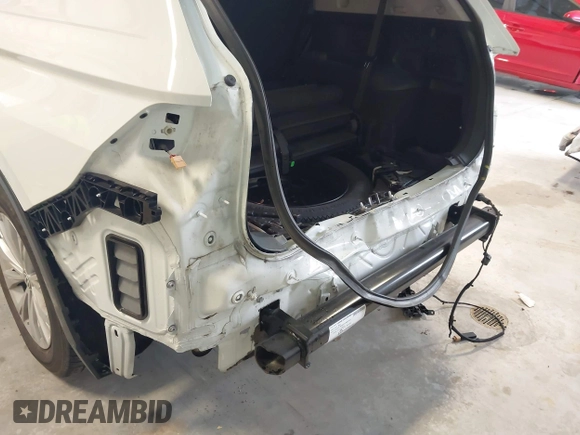 2018 Volkswagen Tiguan SEL z VIN 3VV3B7AX1JM167656, wystawiony jako IAAI lot #42658377 z przebiegiem 74 130 mil mil oraz . Historia ofert i sprzedaży dostępna na DreamBid. Obrazek 6.