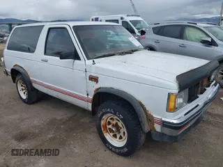 1985 GMC Jimmy z VIN 1G5CT18B1F0504282, wystawiony jako IAAI lot #42131565 z przebiegiem 3 938 mil mil oraz . Historia ofert i sprzedaży dostępna na DreamBid. Obrazek 1.