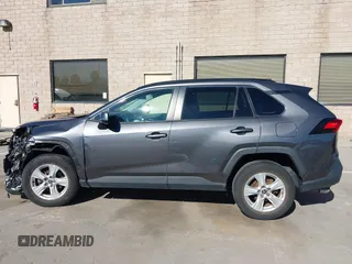 2021 Toyota RAV4 XLE with VIN 2T3W1RFV0MC152913, listed as a IAAI auction lot 41871718 with 17,037 mi miles. Bid and sale history available at carsss.com. Image 15.