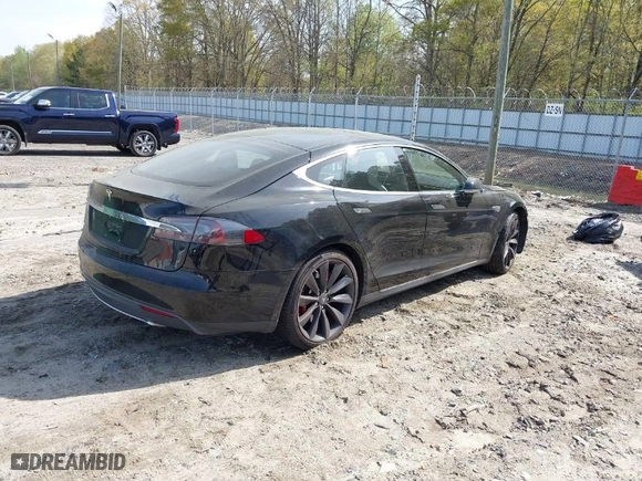 2015 Tesla Model S 85 kWh Battery with VIN 5YJSA1S11FFP79033, listed as a IAAI auction lot 41924740 with NaN miles. Bid and sale history available at carsss.com. Image 4.
