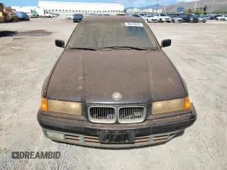 1993 BMW 3 Series z VIN WBACB3316PFE10919, wystawiony jako Copart lot #76412814 z przebiegiem 113 386 mil mil oraz Czysty tytuł • Clean title. Historia ofert i sprzedaży dostępna na DreamBid. Obrazek 5.