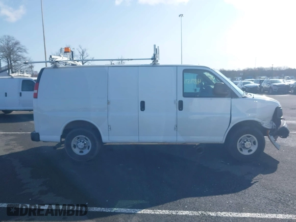 2015 Chevrolet Express Cargo with VIN 1GCWGFCF1F1161498, listed as a IAAI auction lot 41878871 with 157,365 mi miles. Bid and sale history available at carsss.com. Image 13.