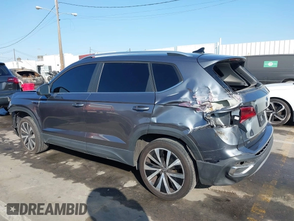 2022 Volkswagen Taos SE z VIN 3VVTX7B2XNM073480, wystawiony jako IAAI lot #41593882 z przebiegiem 93 363 mil mil oraz . Historia ofert i sprzedaży dostępna na DreamBid. Obrazek 14.
