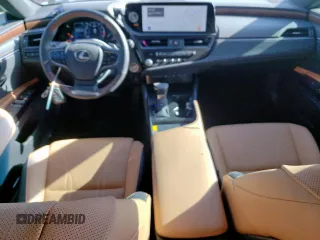 2024 Lexus ES 350 Luxury z VIN 58AEZ1B1XRU179116, wystawiony jako Copart lot #52502275 z przebiegiem 7 197 mil mil oraz Szkoda całkowita • Salvage title. Historia ofert i sprzedaży dostępna na DreamBid. Obrazek 8.