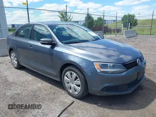 2014 Volkswagen Jetta SE z VIN 3VWD17AJ8EM286230, wystawiony jako IAAI lot #42735736 z przebiegiem 181 617 mil mil oraz . Historia ofert i sprzedaży dostępna na DreamBid. Obrazek 1.