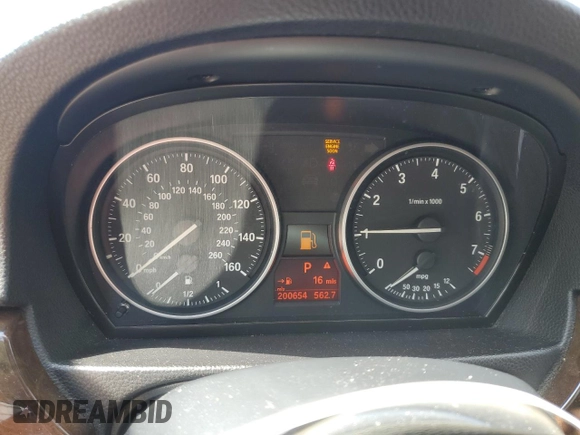 2011 BMW 3 Series 328i xDrive z VIN WBAPK5C57BA654405, wystawiony jako Copart lot #63236275 z przebiegiem 200 654 mil mil oraz Szkoda całkowita • Salvage title. Historia ofert i sprzedaży dostępna na DreamBid. Obrazek 9.