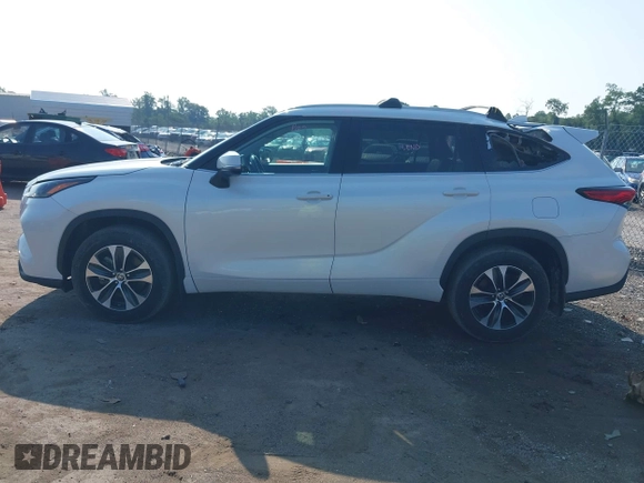 2022 Toyota Highlander XLE with VIN 5TDHZRBH6NS172134, listed as a IAAI auction lot 42656687 with 39,856 mi miles and . Bid and sale history available at DreamBid. Image 15.