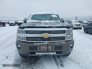 2015 Chevrolet Silverado 2500HD Built After Aug 14 High Country with VIN 1GC1KXE89FF543780, listed as a IAAI auction lot 41557608 with 164,171 mi miles. Bid and sale history available at carsss.com. Image 13.