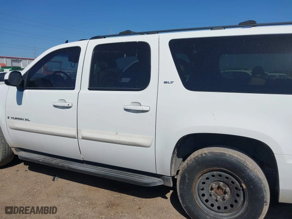 2009 GMC Yukon XL SLT w/4SB with VIN 1GKFC36J49R210309, listed as a IAAI auction lot 42025315 with 236,004 mi miles. Bid and sale history available at carsss.com. Image 14.