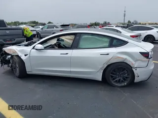 2025 Tesla Model 3 Long Range с VIN 5YJ3E1EA2SF981877, выставлен на аукционе IAAI как лот 42412352 с пробегом 1 967 миль миль и . История ставок и продаж доступна на DreamBid. Изображение 15.