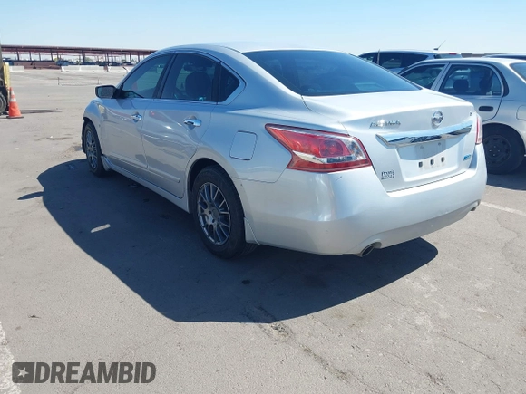 2013 Nissan Altima SV with VIN 1N4AL3AP9DN586463, listed as a IAAI auction lot 42099334 with 181,364 mi miles and . Bid and sale history available at carsss.com. Image 3.