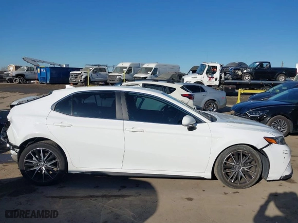 2022 Toyota Camry SE with VIN 4T1G11AK8NU651762, listed as a IAAI auction lot 41645202 with 30,536 mi miles. Bid and sale history available at carsss.com. Image 13.