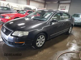 2006 Volkswagen Passat Value Edition z VIN WVWAK73C86P126345, wystawiony jako Copart lot #45541615 z przebiegiem 111 616 mil mil oraz Szkoda całkowita • Salvage title. Historia ofert i sprzedaży dostępna na DreamBid. Obrazek 1.