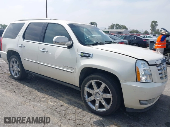 2013 Cadillac Escalade z VIN 1GYS4EEJ1DR298114, wystawiony jako IAAI lot #42374071 z przebiegiem 146 433 mil mil oraz . Historia ofert i sprzedaży dostępna na DreamBid. Obrazek 1.