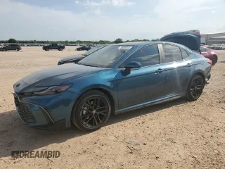 2025 Toyota Camry LE z VIN 4T1DAACK4SU107979, wystawiony jako Copart lot #55088015 z przebiegiem 3 284 mil mil oraz Szkoda całkowita • Salvage title. Historia ofert i sprzedaży dostępna na DreamBid. Obrazek 1.