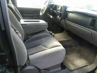 2003 Chevrolet Tahoe Special Service with VIN 1GNEK13V33J215889, listed as a IAAI auction lot 41219639 with 157,570 mi miles. Bid and sale history available at carsss.com. Image 5.