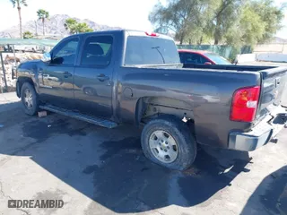 2011 Chevrolet Silverado 1500 LT with VIN 3GCPCSE04BG137550, listed as a IAAI auction lot 41939195 with 267,185 mi miles. Bid and sale history available at carsss.com. Image 3.