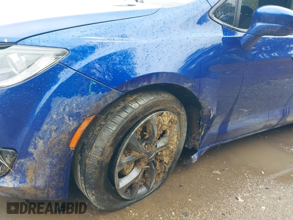 2018 Chrysler Pacifica Touring Plus with VIN 2C4RC1FG9JR228594, listed as a IAAI auction lot 42298327 with 85,685 mi miles and . Bid and sale history available at DreamBid. Image 6.