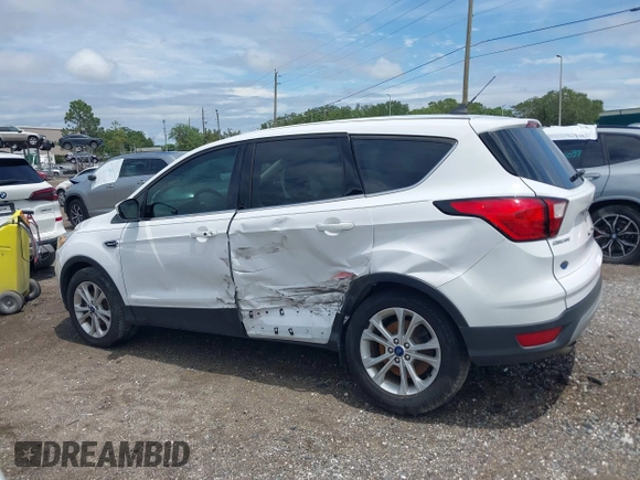 2019 Ford Escape SE z VIN 1FMCU0GD1KUA12322, wystawiony jako IAAI lot #42232033 z przebiegiem 141 764 mil mil oraz . Historia ofert i sprzedaży dostępna na DreamBid. Obrazek 14.