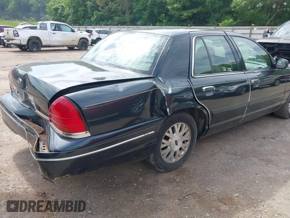 2003 Ford Crown Victoria LX z VIN 2FAFP74WX3X184730, wystawiony jako IAAI lot #42264132 z przebiegiem 297 561 mil mil oraz . Historia ofert i sprzedaży dostępna na DreamBid. Obrazek 4.