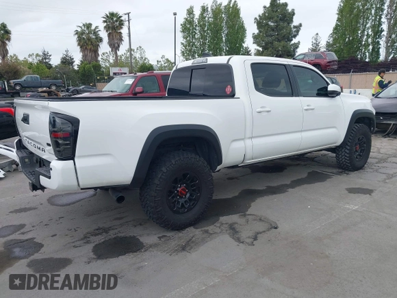 2021 Toyota Tacoma SR5 z VIN 3TMDZ5BN2MM100245, wystawiony jako IAAI lot #42078914 z przebiegiem 58 153 mil mil oraz . Historia ofert i sprzedaży dostępna na DreamBid. Obrazek 4.