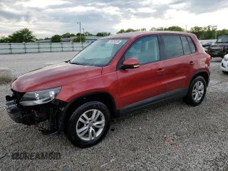 2012 Volkswagen Tiguan SE z VIN WVGAV7AX6CW002584, wystawiony jako Copart lot #56250235 z przebiegiem 153 220 mil mil oraz Szkody całkowita. Historia ofert i sprzedaży dostępna na DreamBid. Obrazek 1.