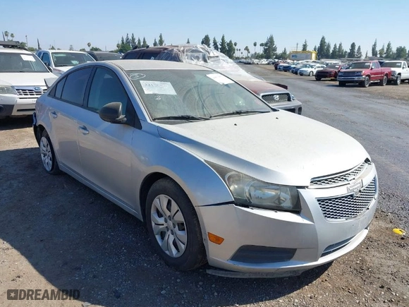 2014 Chevrolet Cruze LS with VIN 1G1PA5SG3E7270009, listed as a IAAI auction lot 40033837 with 94,577 mi miles. Bid and sale history available at carsss.com. Image 1.