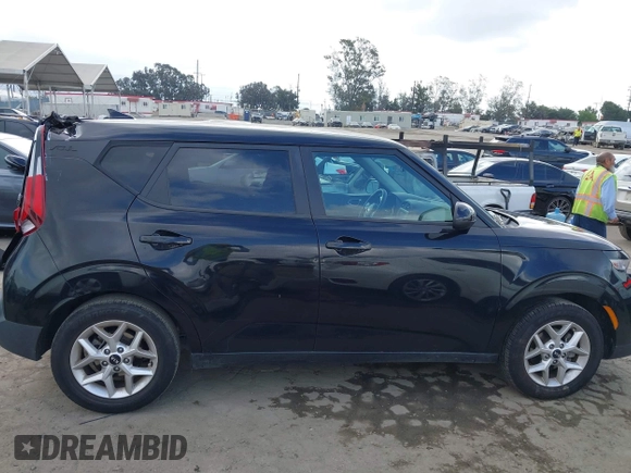 2021 Kia Soul S with VIN KNDJ23AU7M7126130, listed as a IAAI auction lot 42118112 with 21,773 mi miles and . Bid and sale history available at DreamBid. Image 13.