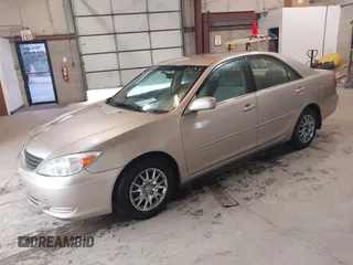 2004 Toyota Camry LE z VIN 4T1BE32K84U896326, wystawiony jako IAAI lot #42409807 z przebiegiem 163 984 mil mil oraz . Historia ofert i sprzedaży dostępna na DreamBid. Obrazek 2.