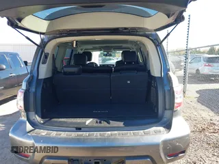 2019 Nissan Armada SL z VIN JN8AY2ND9KX009685, wystawiony jako IAAI lot #40892639 z przebiegiem 121 304 mil mil oraz . Historia ofert i sprzedaży dostępna na DreamBid. Obrazek 17.